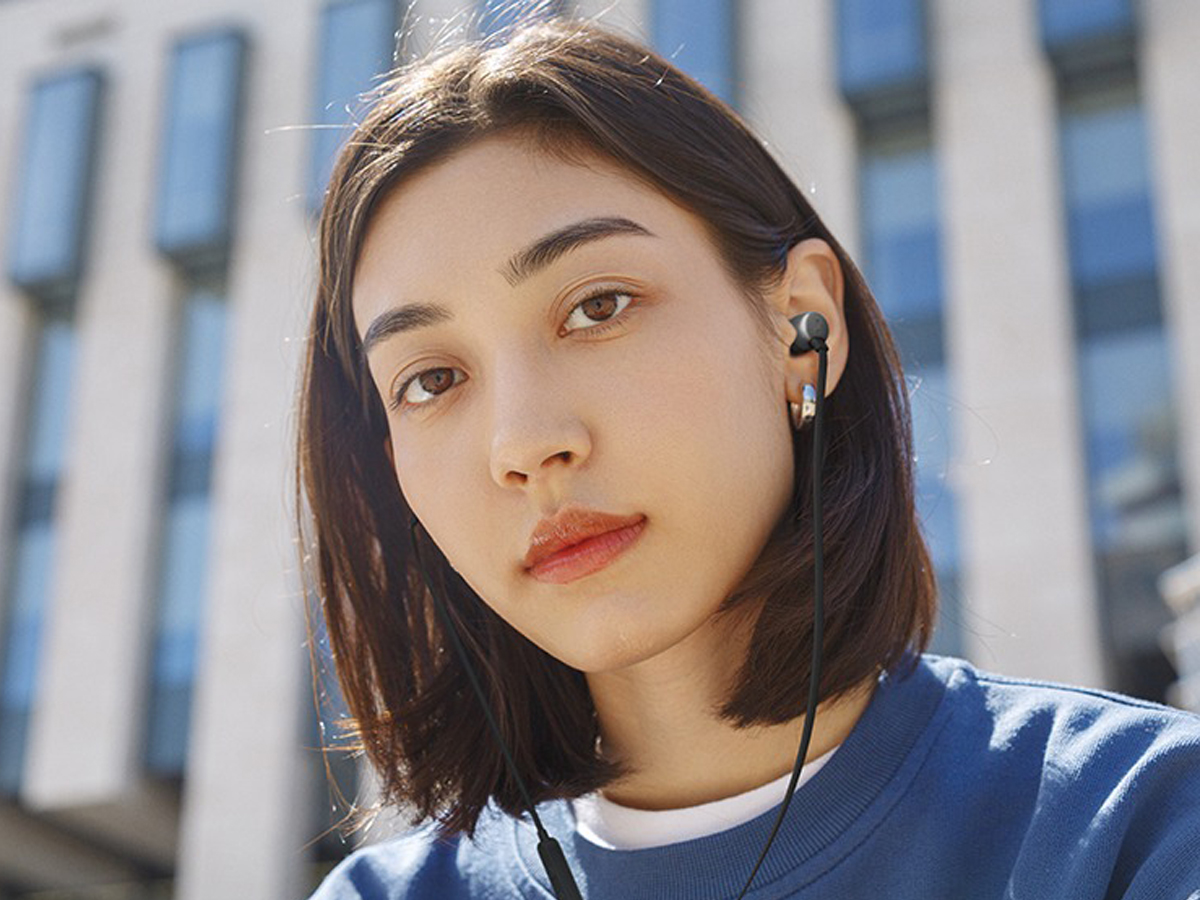 Kabelgebundene Kopfhörer JBL Tune 310C USB-C - Lifestyle-Grafik