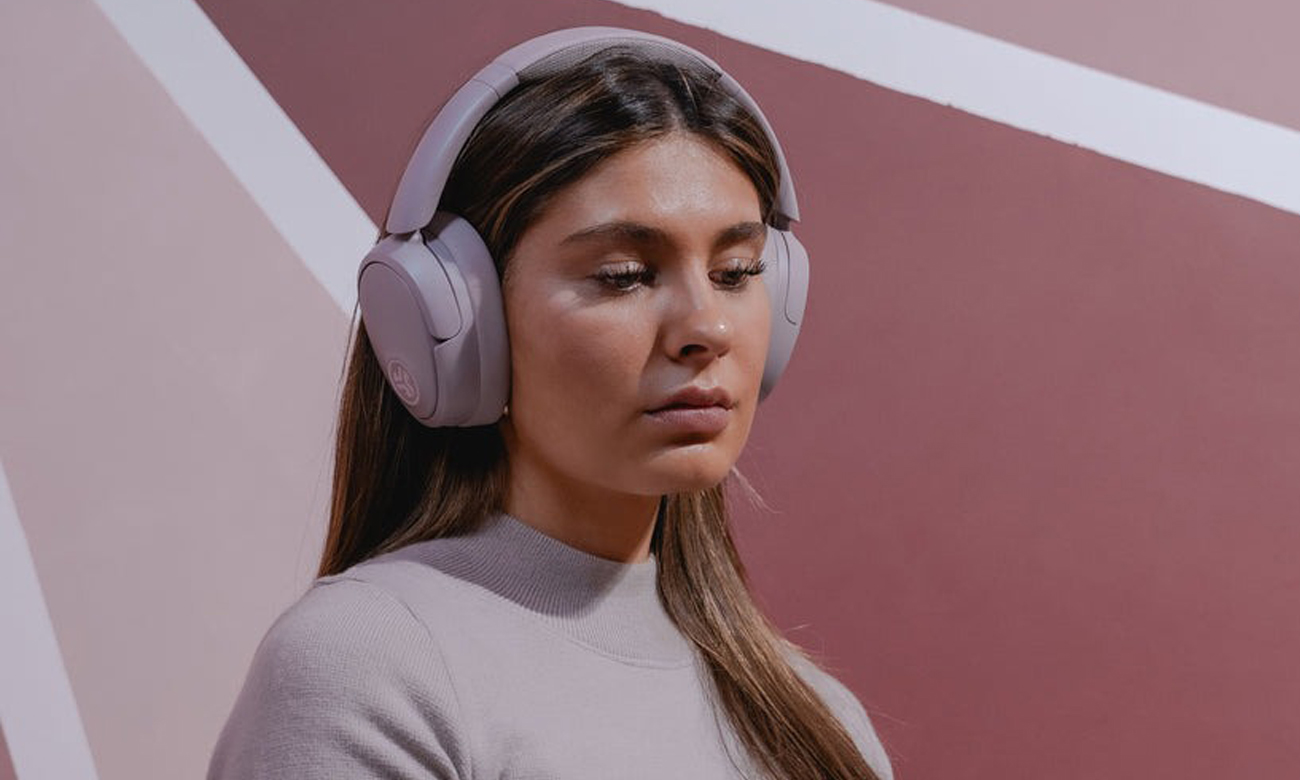 Over-Ear-Kopfhörer Jlab JBuds Lux ANC Mauve - Lifestyle-Grafik