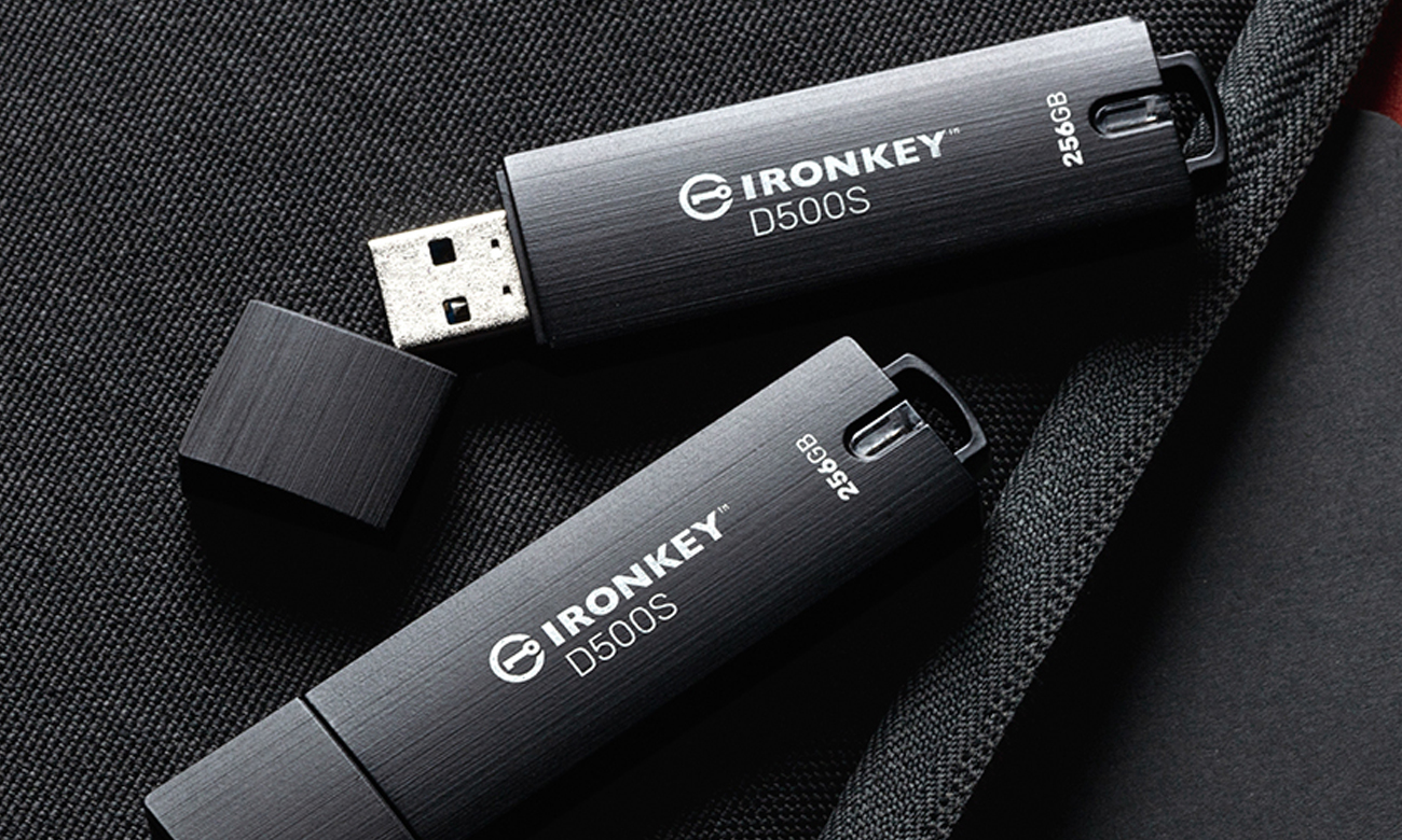 Pendrive Kingston IronKey D500SM AES 256 - Grafika lifestyle
