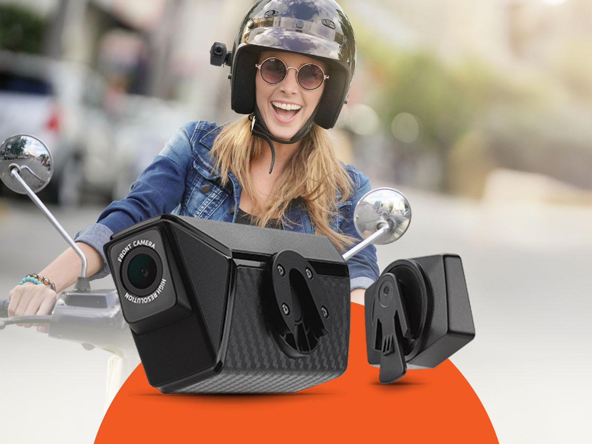 Mio MiVue™ MP30 - Kamera mit lächelnder Frau im Hintergrund