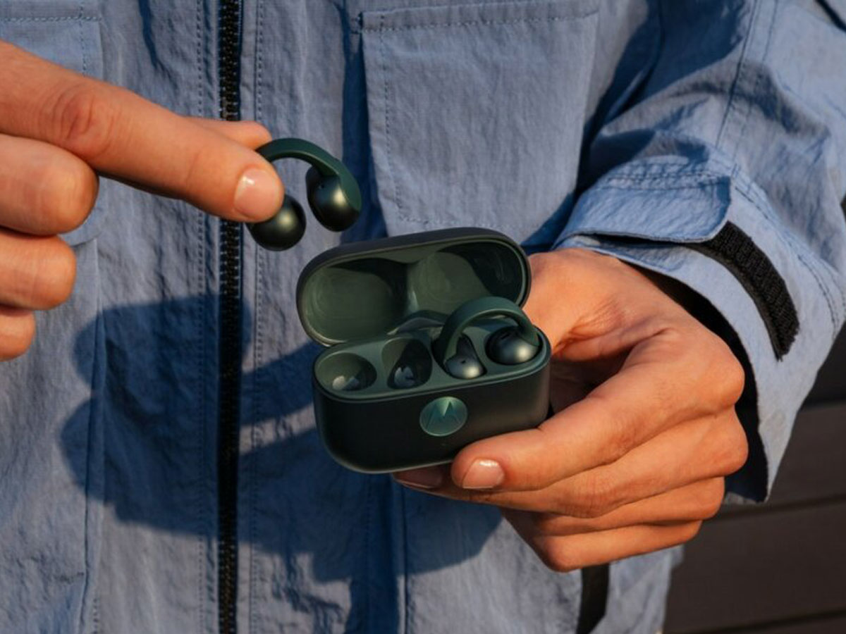 Drahtlose Motorola Moto Buds LOOP Trekking Green - Lifestyle-Grafik