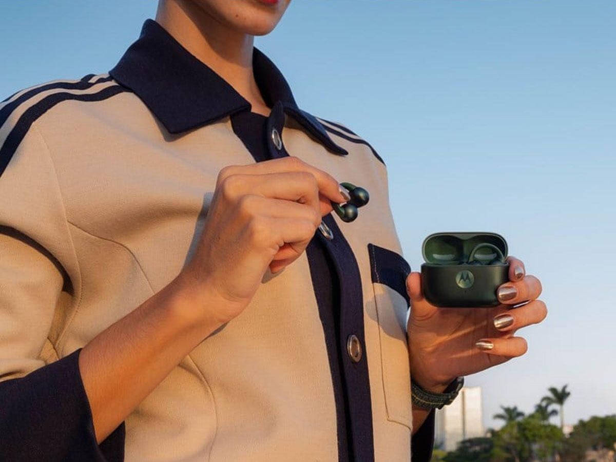 Drahtlose Motorola Moto Buds LOOP Trekking Green - Lifestyle-Grafik