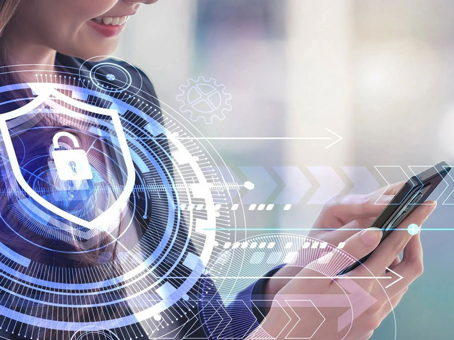 Motorola ThinkPhone 5G 256 GB Carbon Black in der Hand