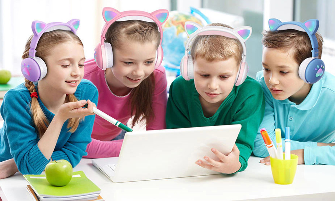 Kabellose On-Ear-Kopfhörer für Kinder Mozos Kid Dog - Lifestyle-Grafik