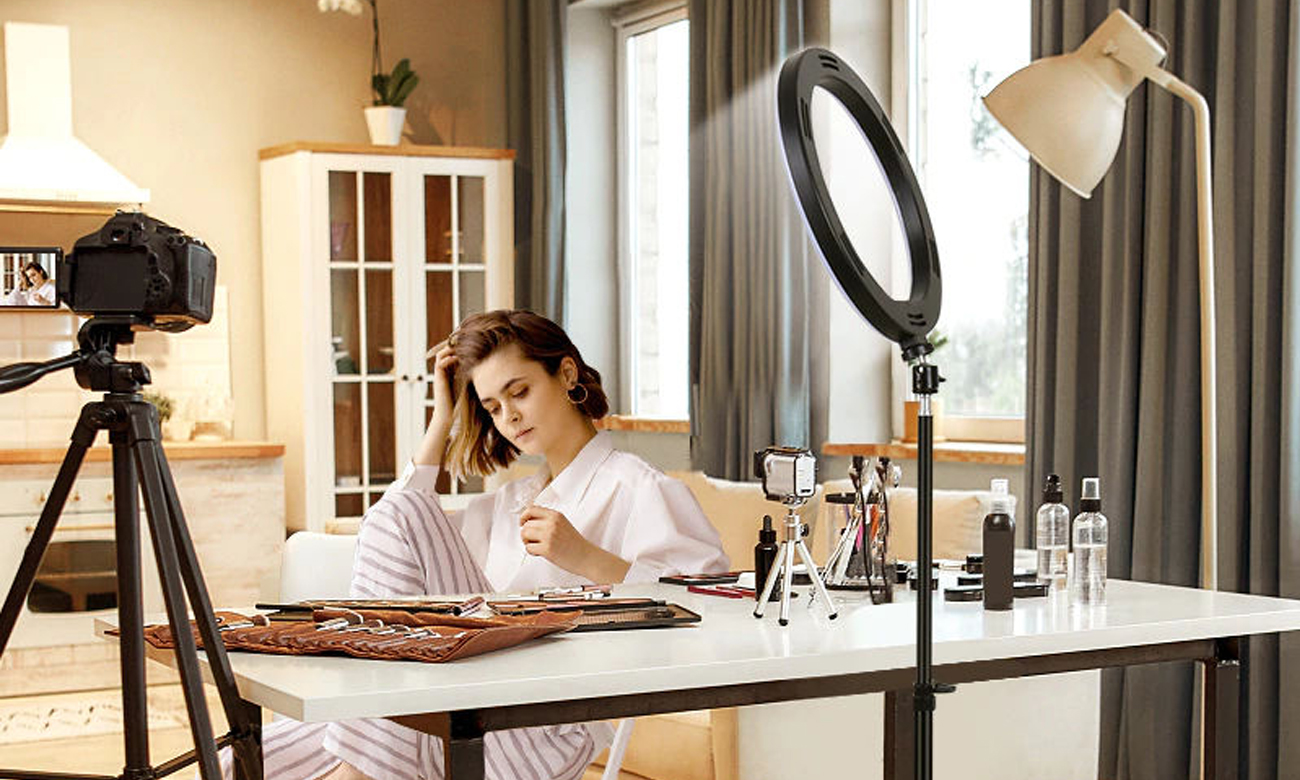 Lampa pierścieniowa LED Mozos MLM-30RING 30 cm - Grafika lifestyle