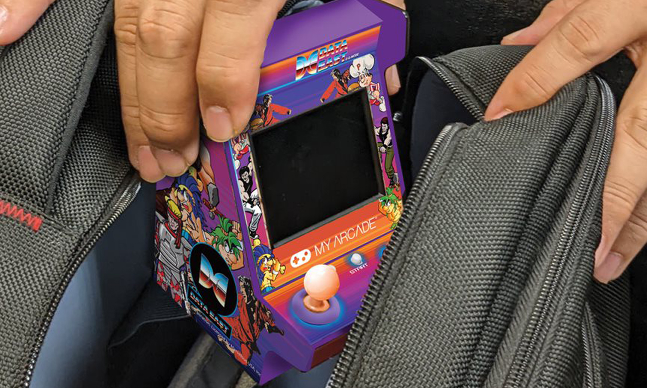 Großer Bildschirm und integrierter Lautsprecher