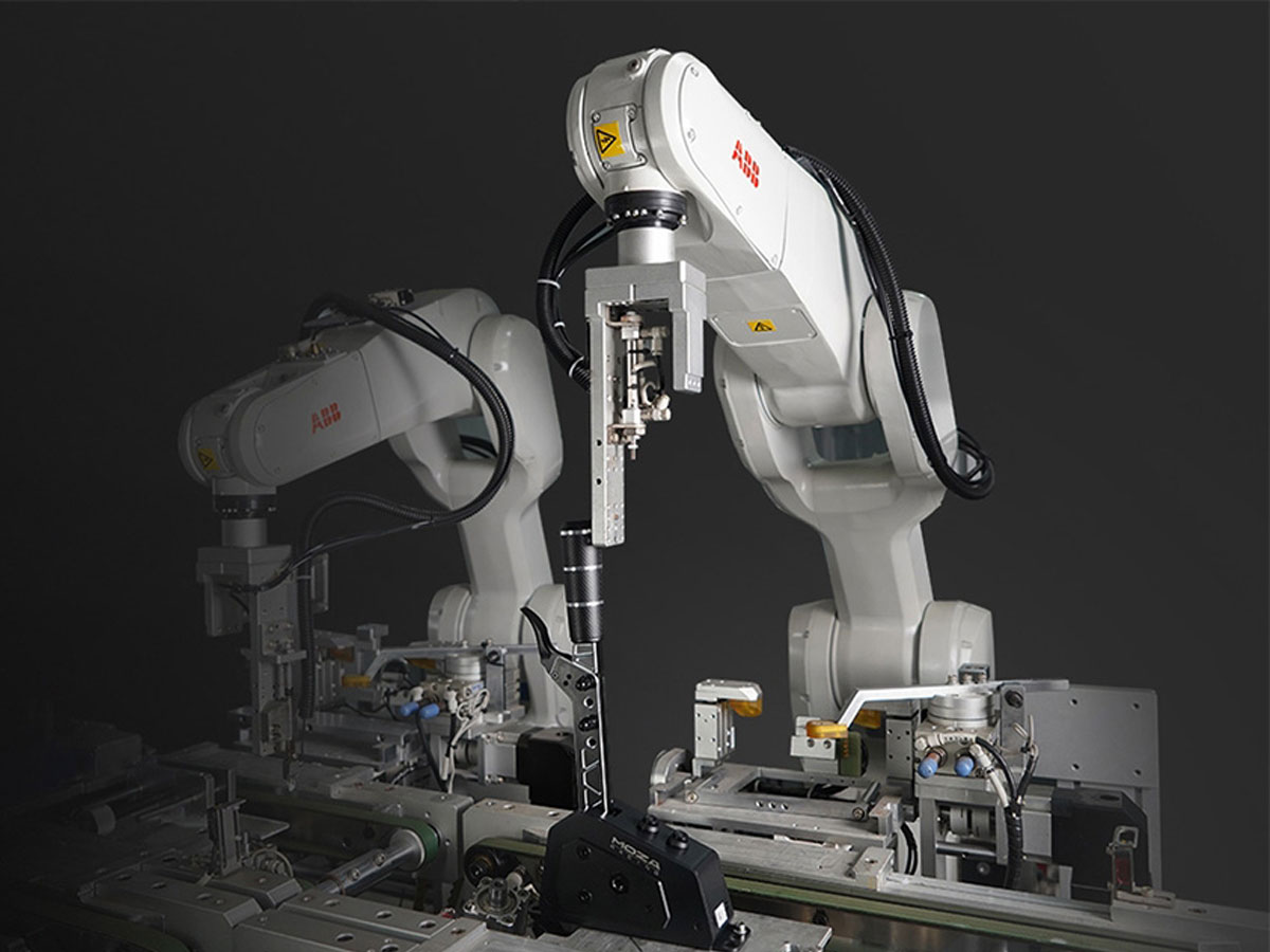 Sekwencyjna skrzynia biegów Moza Racing SGP RS059 - Grafika lifestyle