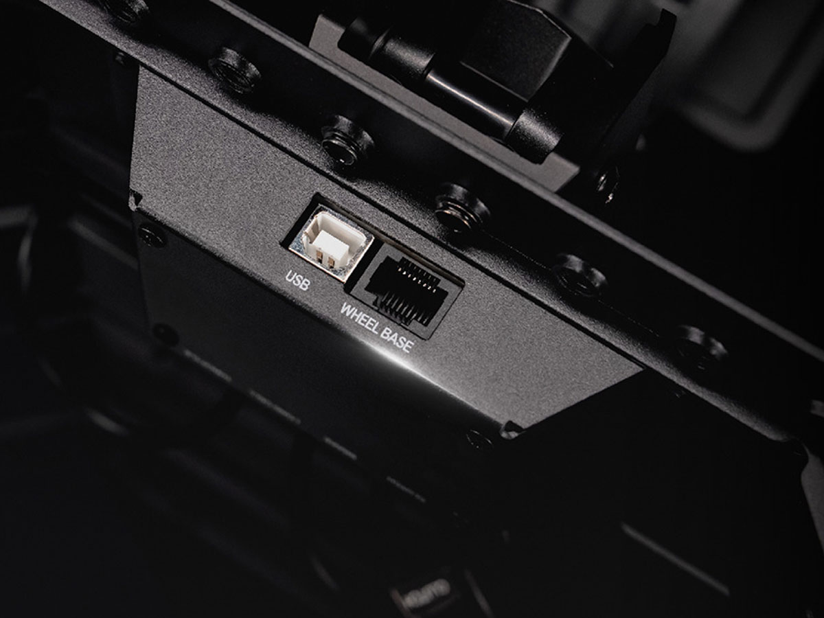 Zestaw pedałów gaz + hamulec Moza Racing CRP2 RS066 - Grafika lifestyle