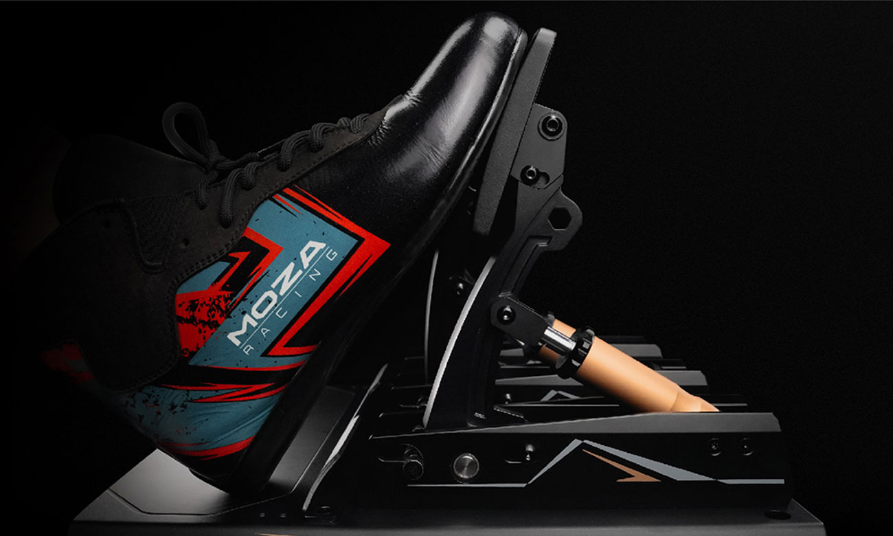 Zestaw pedałów gaz + hamulec Moza Racing CRP2 RS066 - Grafika lifestyle