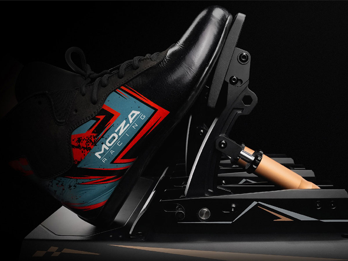 Zestaw pedałów gaz + hamulec Moza Racing CRP2 RS066 - Grafika lifestyle