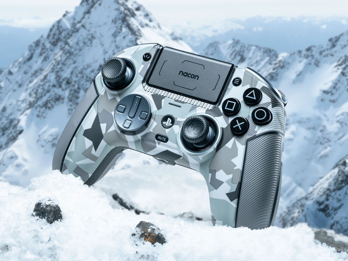 Kontroler Nacon Revolution 5 Pro Arctic Camo - Lifestyle-Grafik