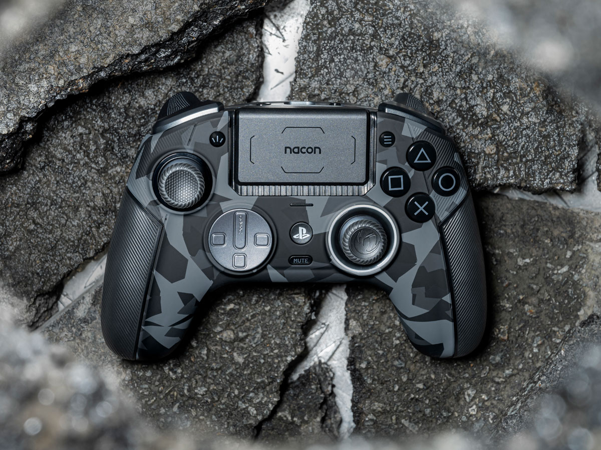 Kontroler Nacon Revolution 5 Pro Urban Camo - Lifestyle-Grafik