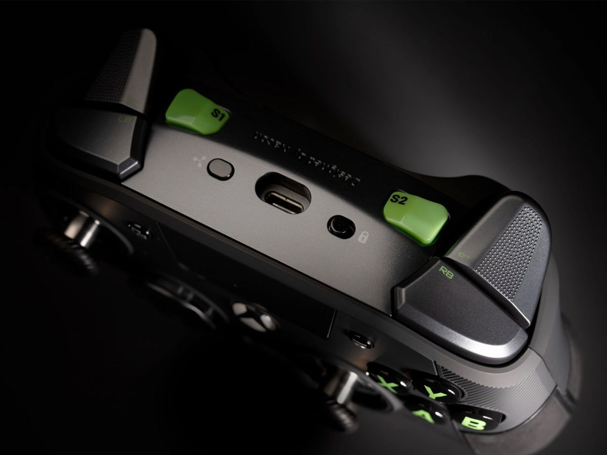 Nacon Revolution X Unlimited XS/PC Controller Schwarz – Lifestyle-Grafik