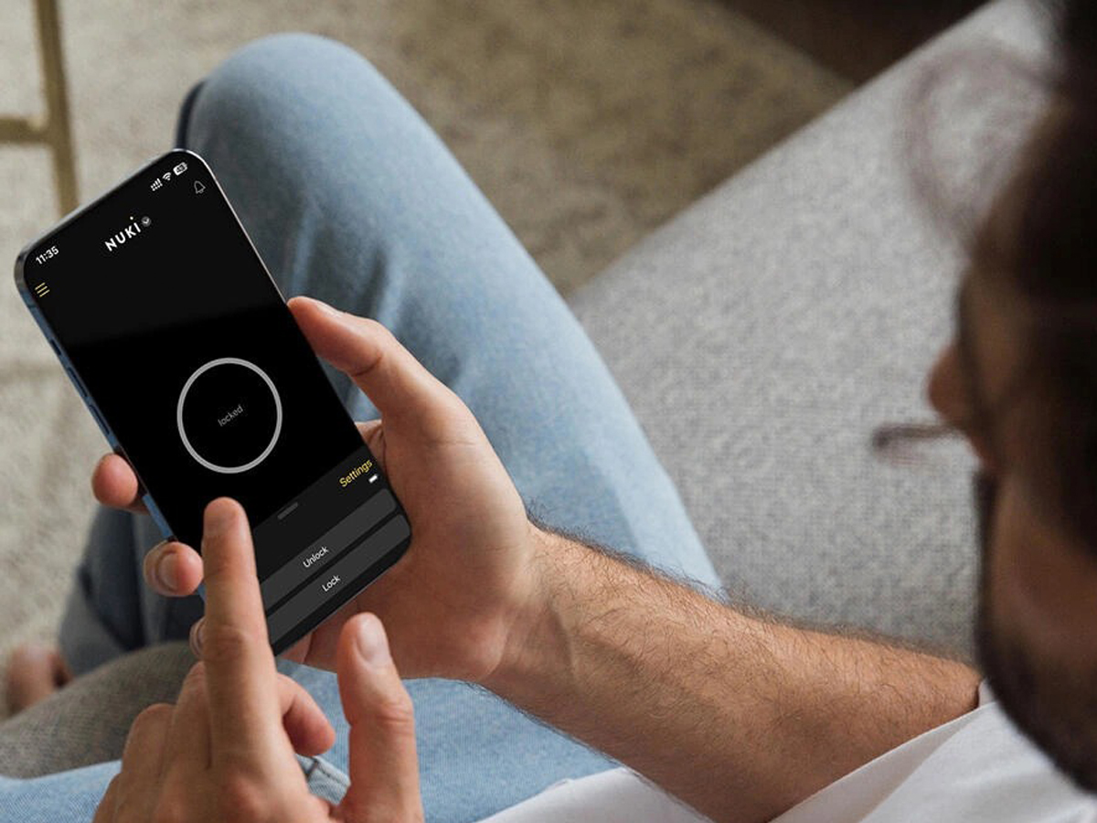 Intelligentes Türschloss Nuki Smart Lock 4G White - Grafik Lifestyle