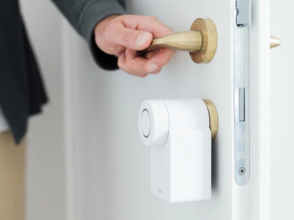 Intelligentes Türschloss Nuki Smart Lock 4G White - Grafik Lifestyle