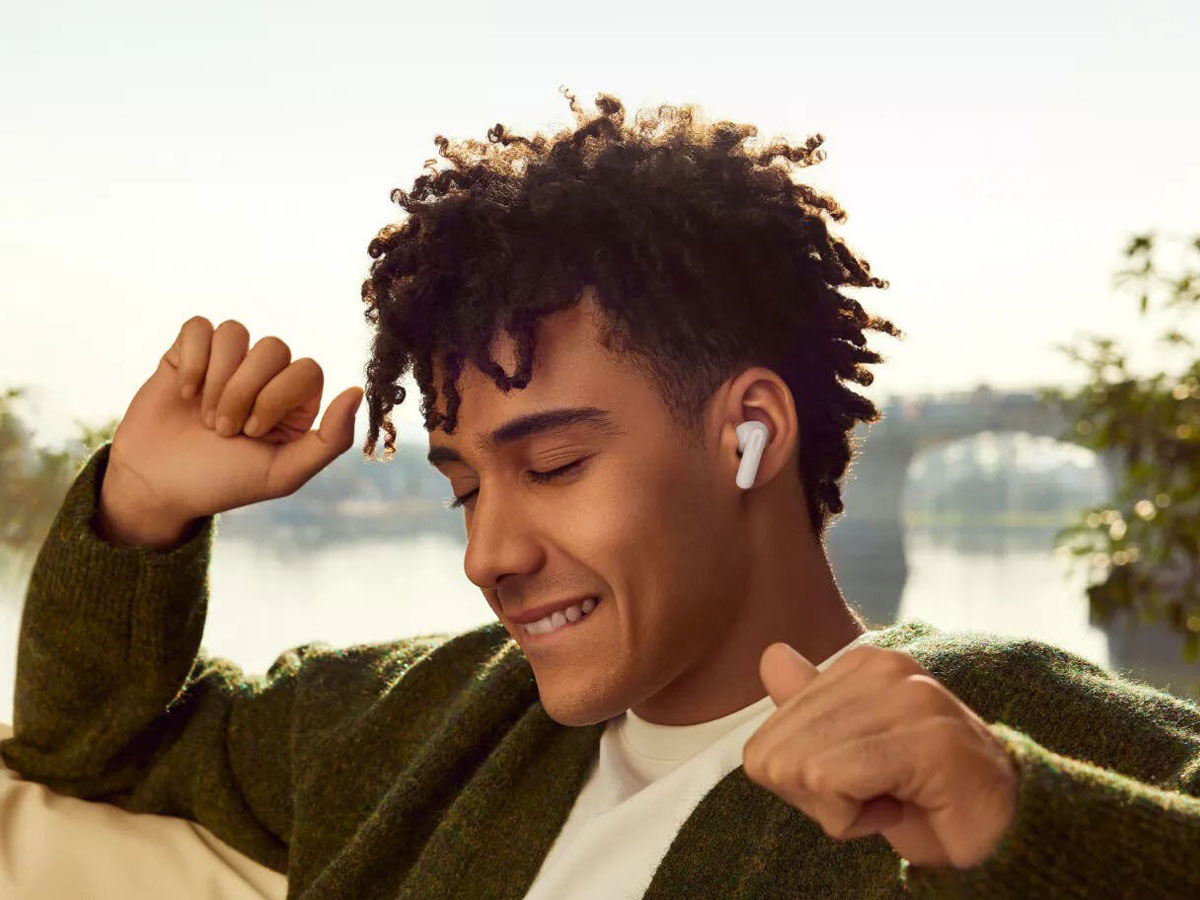 Drahtlose Kopfhörer OPPO Enco Buds3 Pro - Lifestyle-Grafik