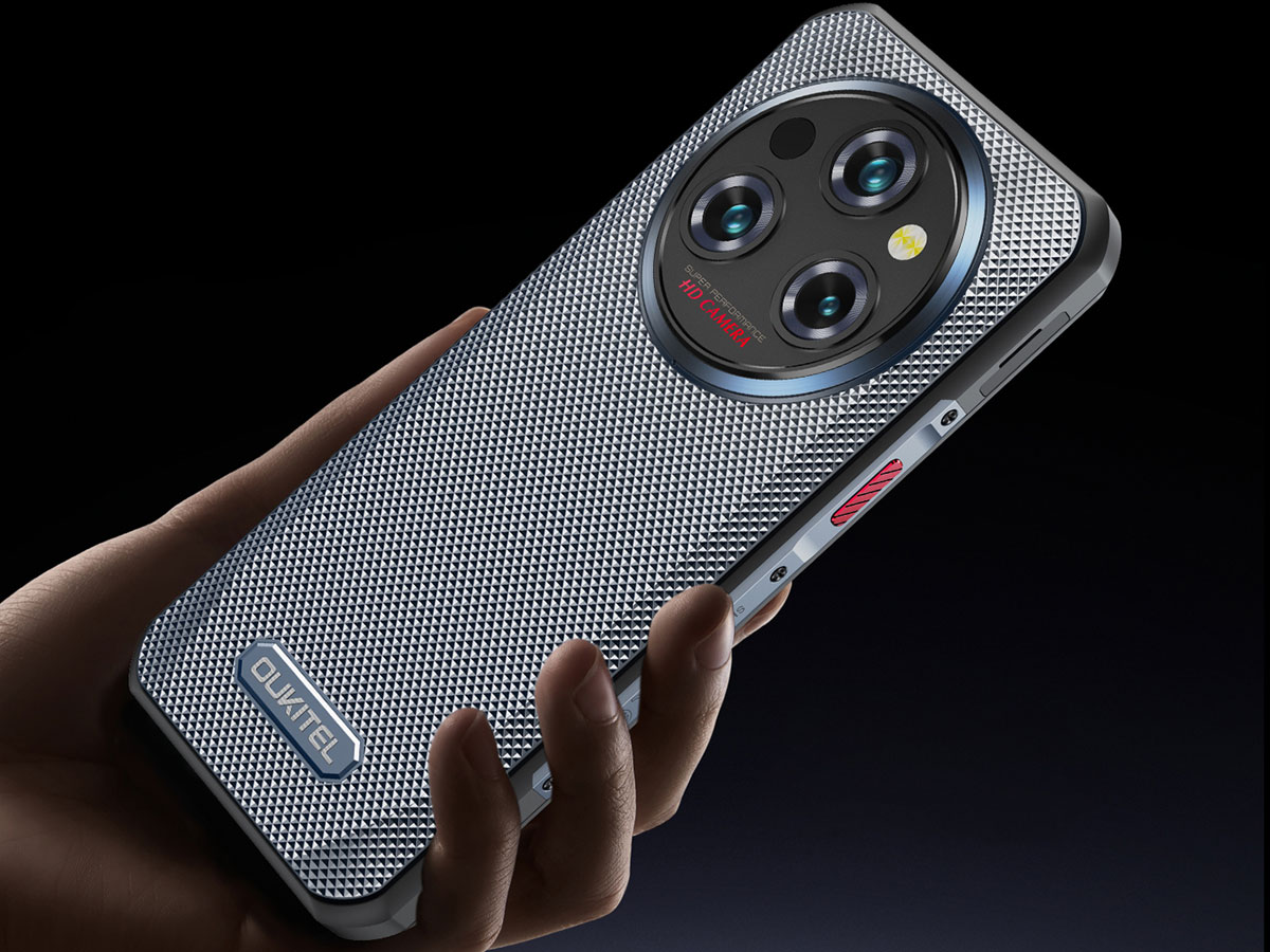 OUKITEL WP35 Pro 5G trzymany w dłoni