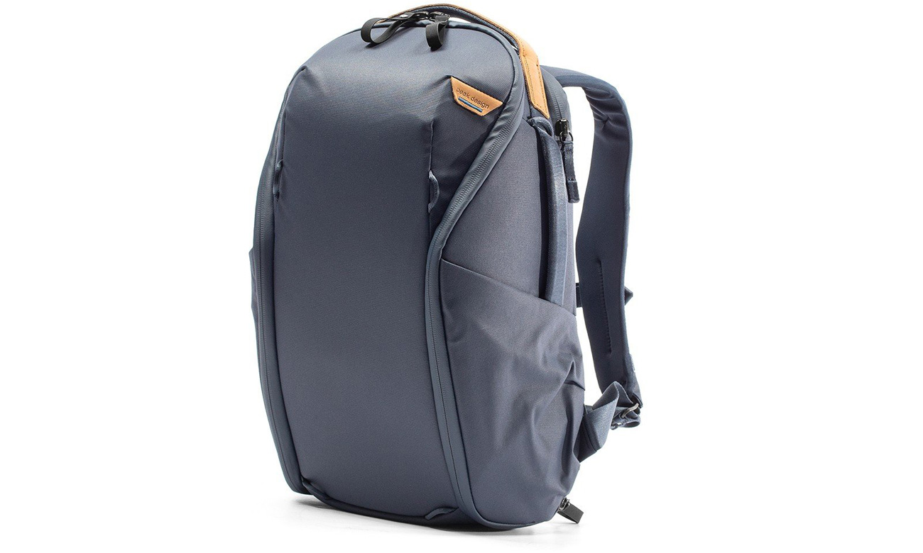 Rucksack Peak Design Everyday Backpack 15L Zip v2 Blau - Vorderansicht im Winkel