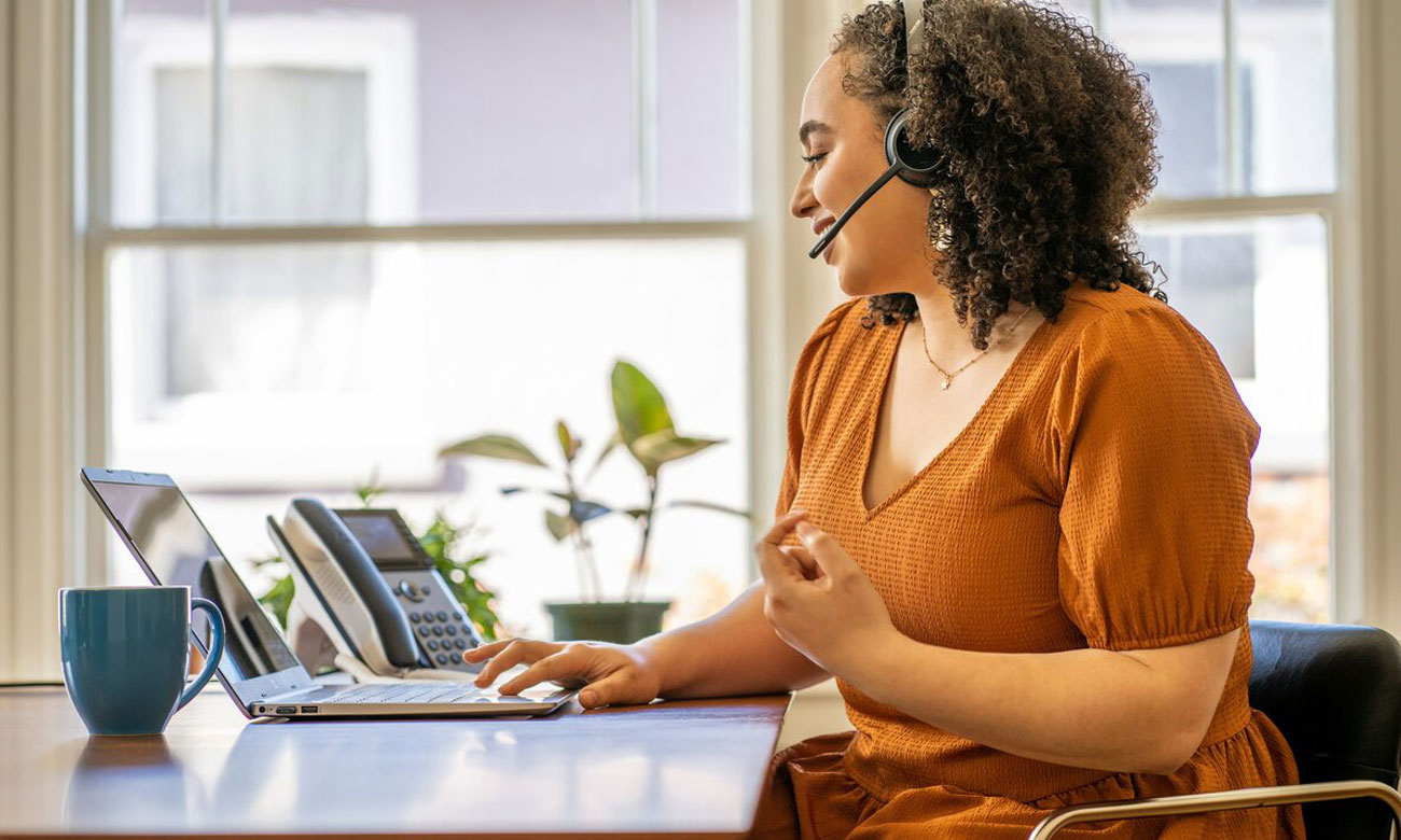 Poly Voyager 4320 Stereo UC + Ladestation