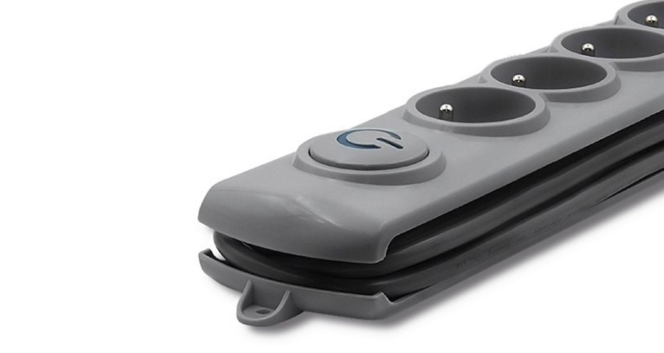 Überspannungsschutzleiste Qoltec Netzschalter