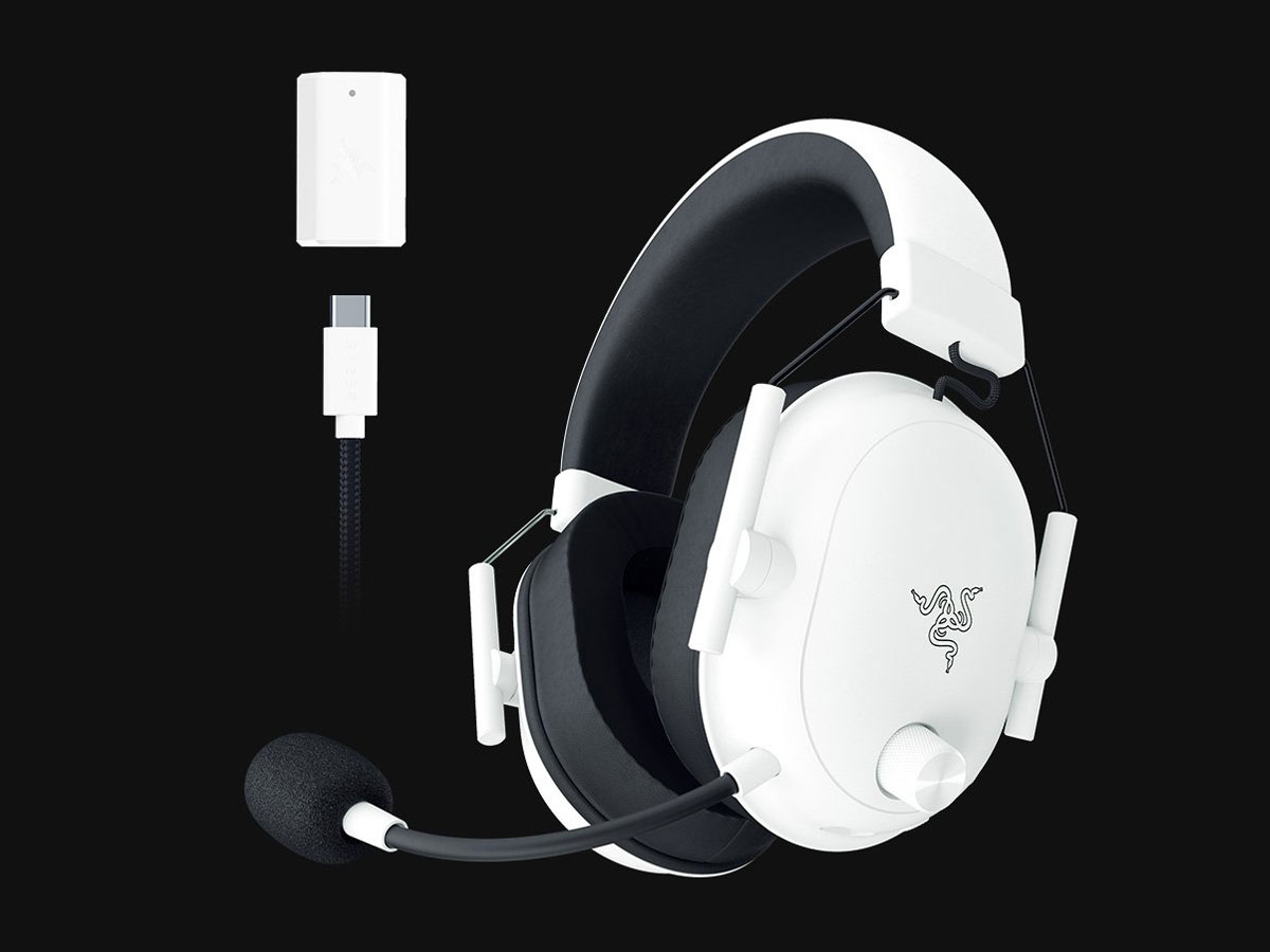 Zusatzgerät Kopfhörer Razer BlackShark V2 HyperSpeed Weiß - Frontansicht im Winkel, Grafik mit Hintergrund