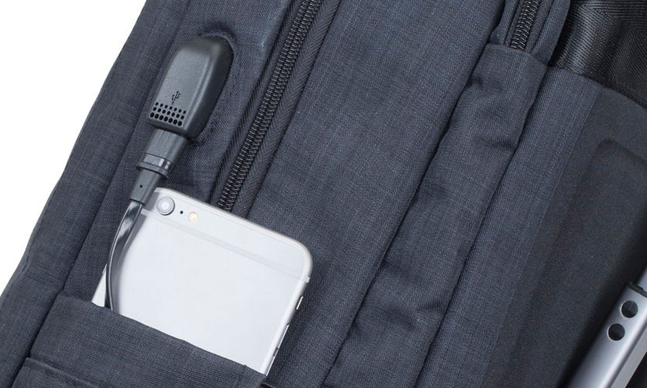 RIVACASE Biscayne 8365 port USB