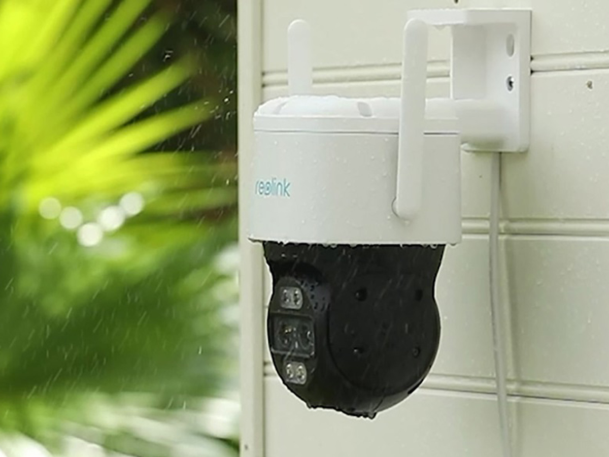 Intelligente Außen-Schwenkkamera Reolink TrackMix W760 - Lifestyle-Grafik