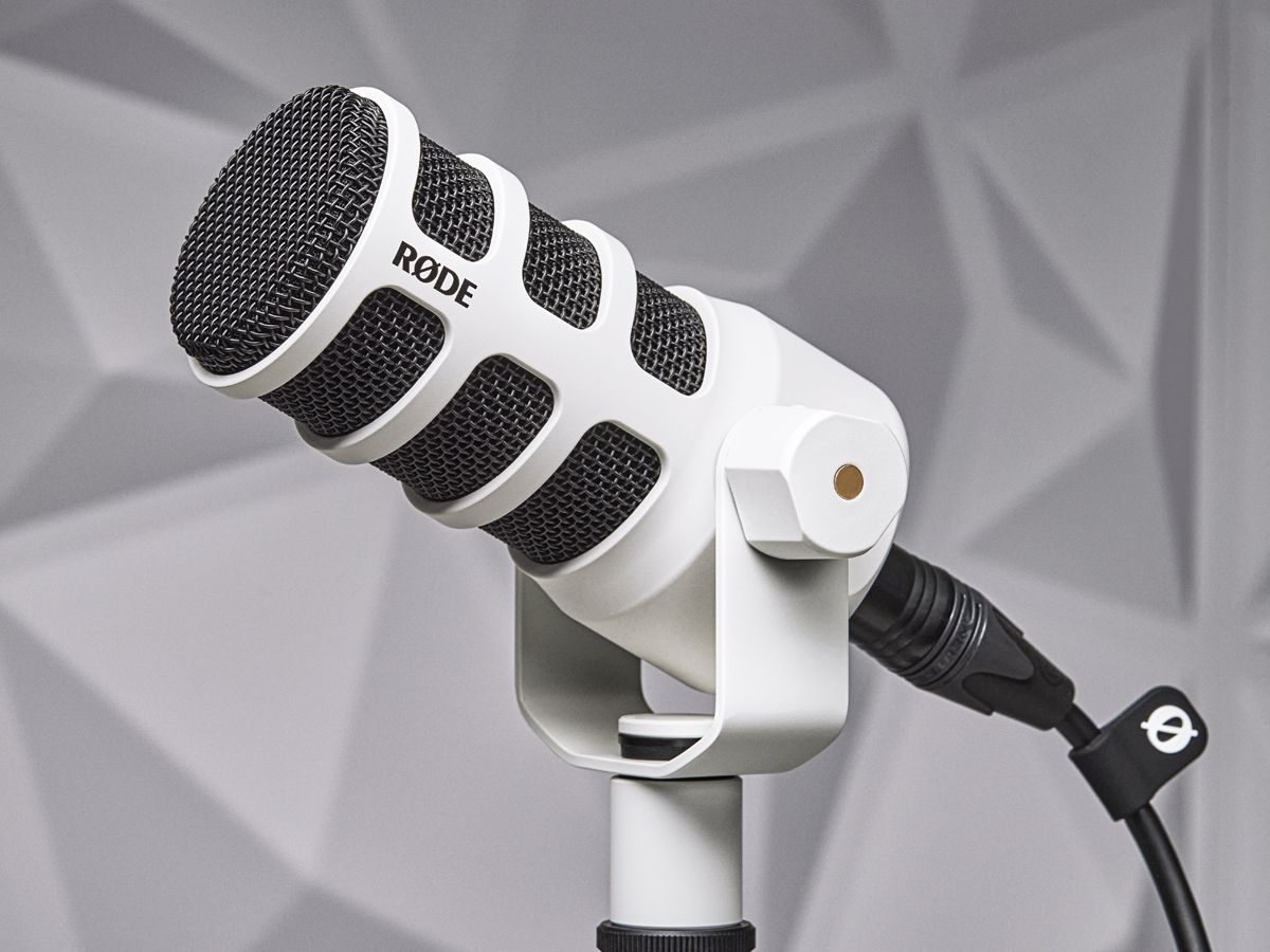 Rode PodMic Weiß Dynamisches Mikrofon - Lifestyle Bild