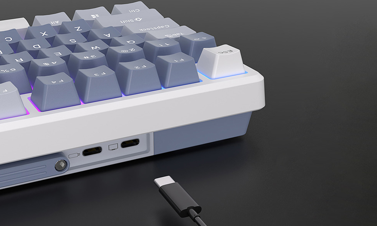 Royal Kludge RKM75 RGB zwei USB-C-Anschlüsse