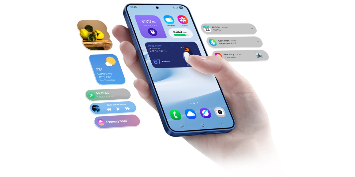 Galaxy S25 mit verschiedenen Widgets auf dem Startbildschirm.