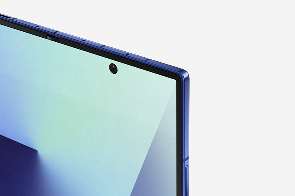 Nahaufnahme des robusten Aluminiumrahmens des Galaxy Z Fold7.