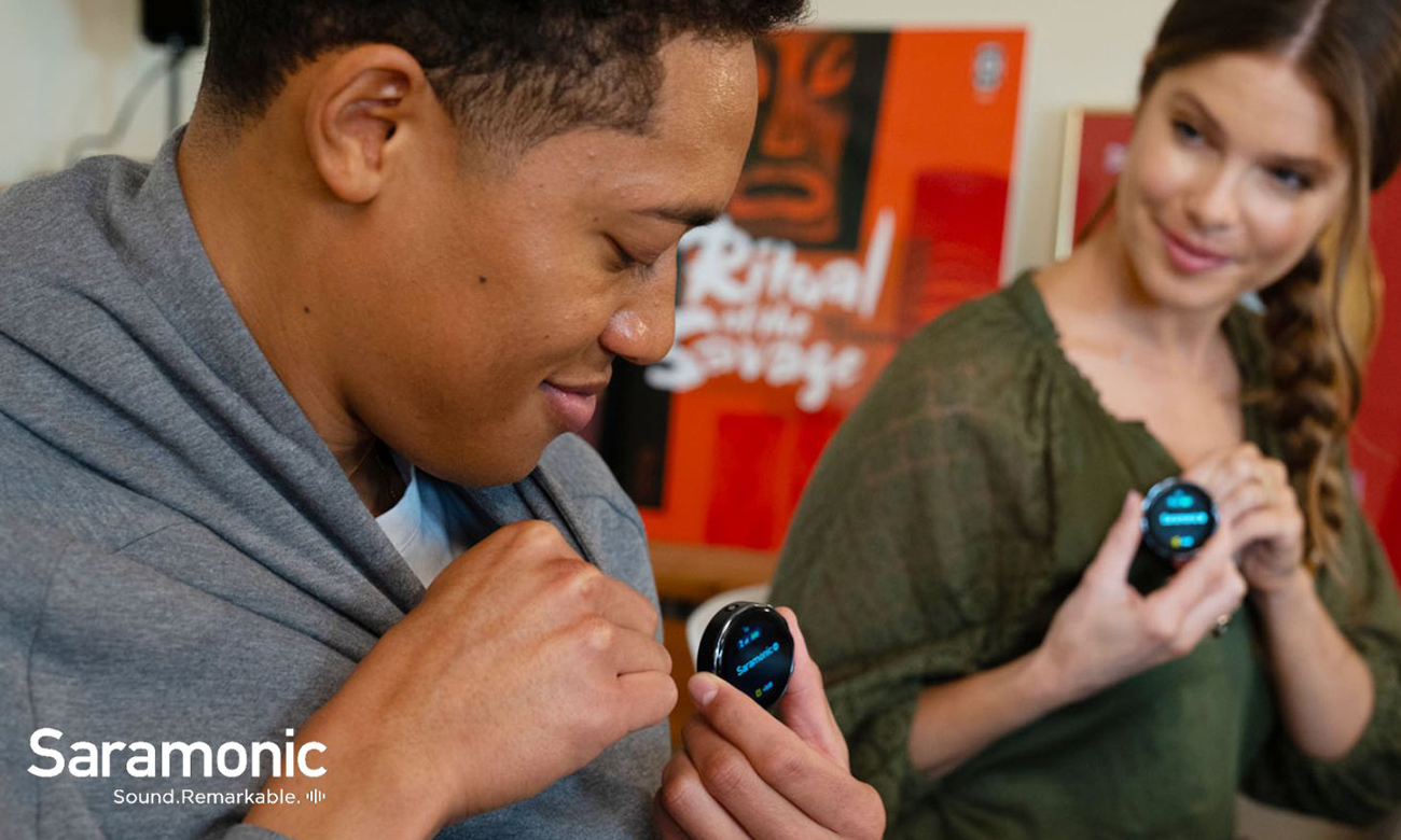 Zestaw do bezprzewodowej transmisji dźwięku Saramonic BlinkME B2 - Grafika lifestyle