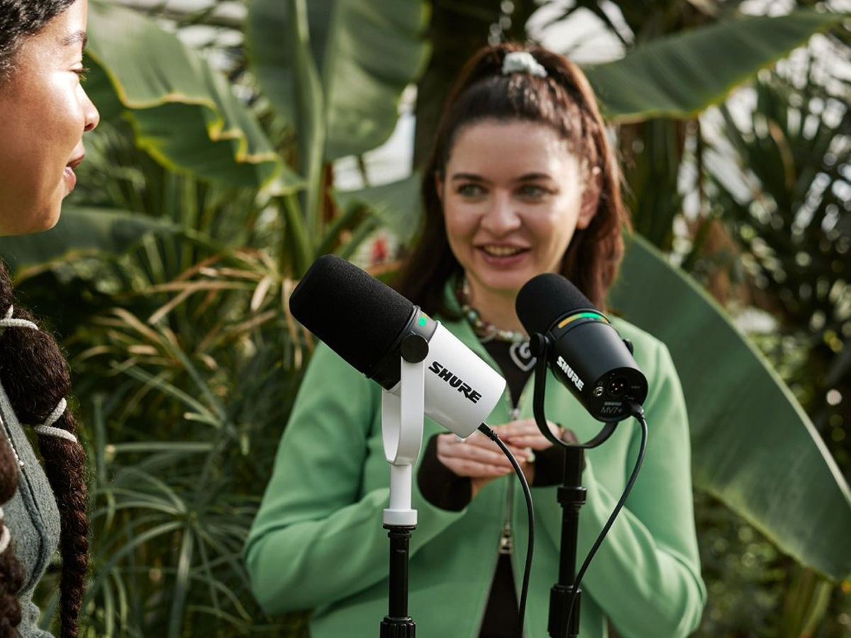  Mikrofon Shure MV7+ Weiß - Lifestyle-Grafik