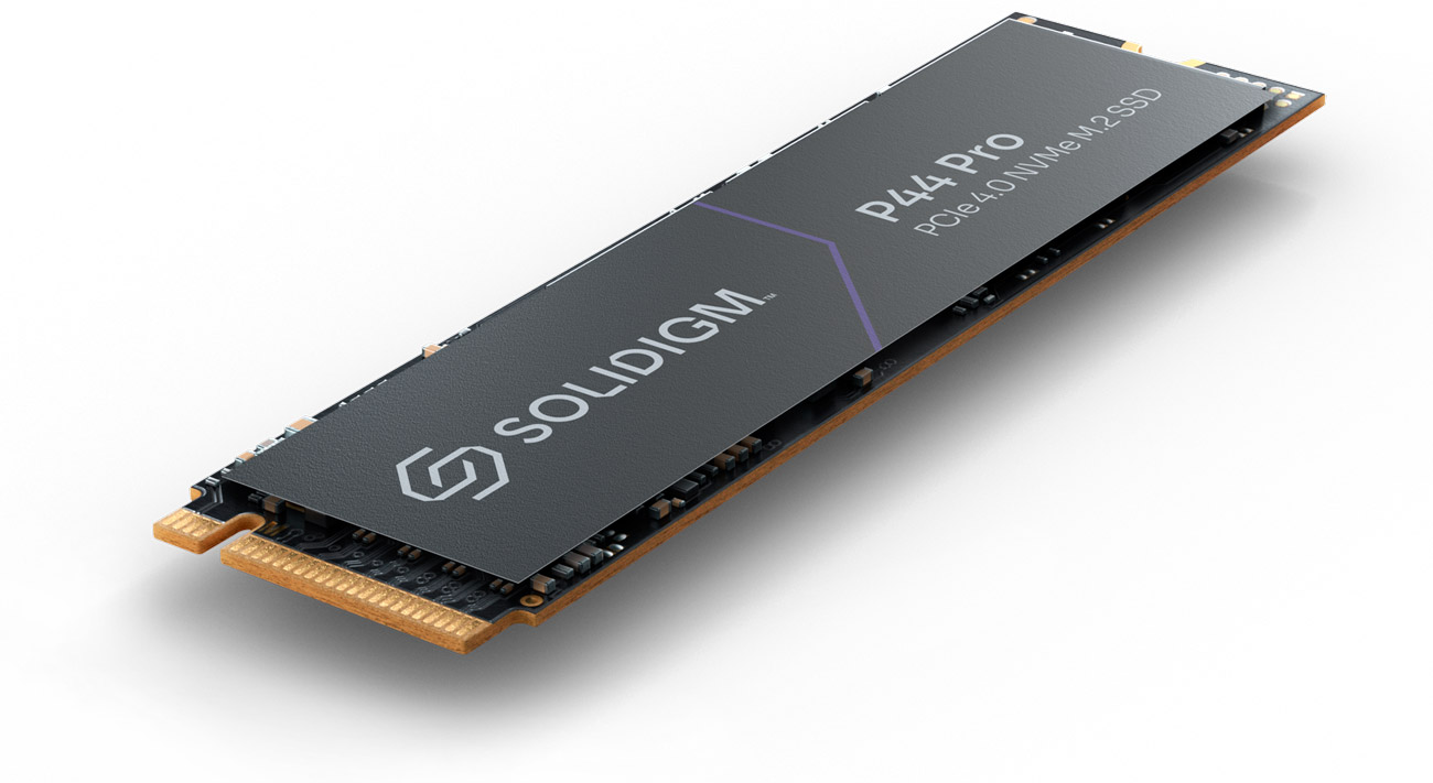 Dysk SSD M.2 Solidigm P44 Pro PCIe Gen4 NVMe - Widok od przodu pod kątem