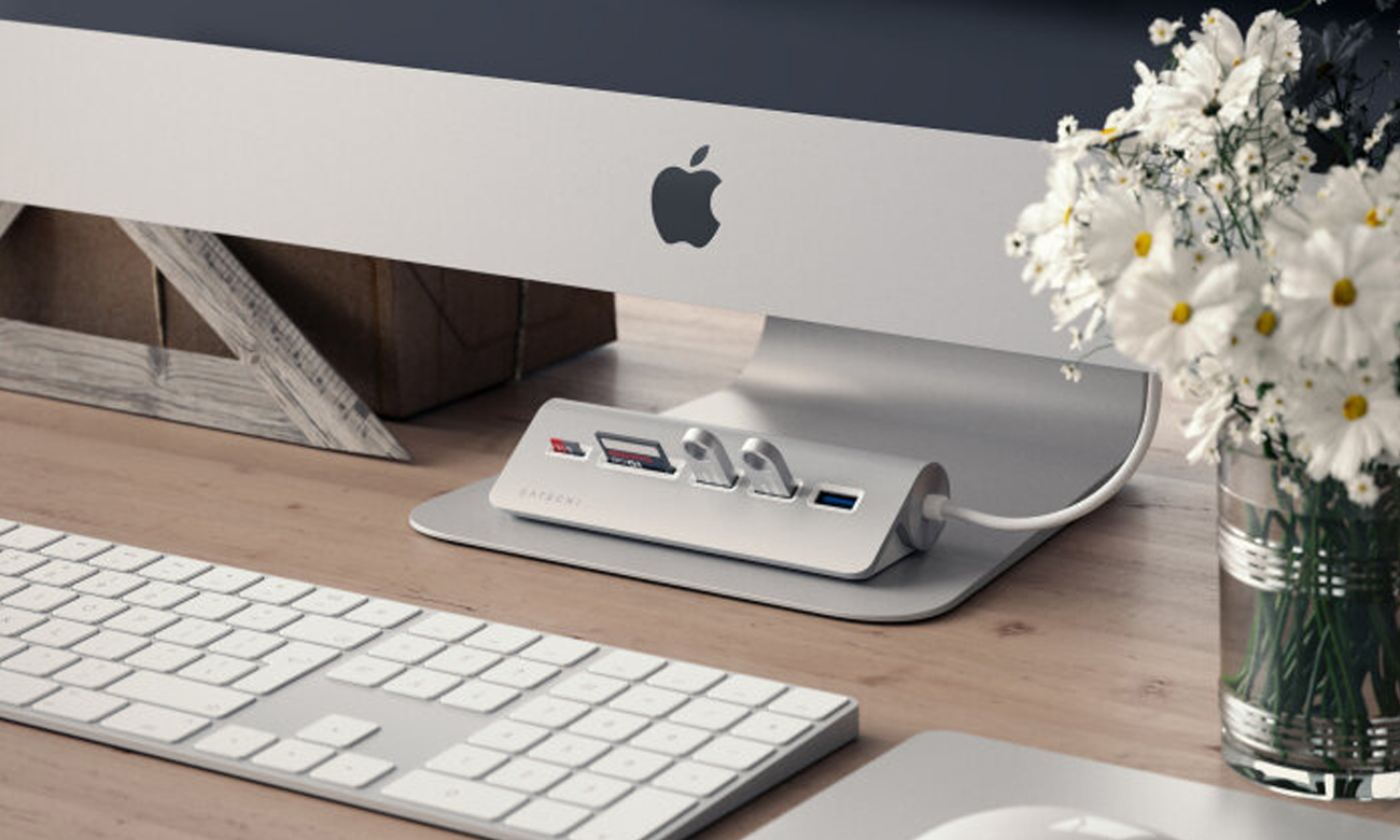 Satechi Aluminium Hub Combo angeschlossen an einen Mac-Computer