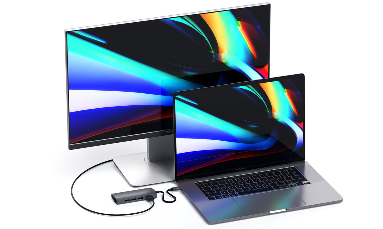 Satechi Aluminium Adapter V2 angeschlossen an einen Laptop