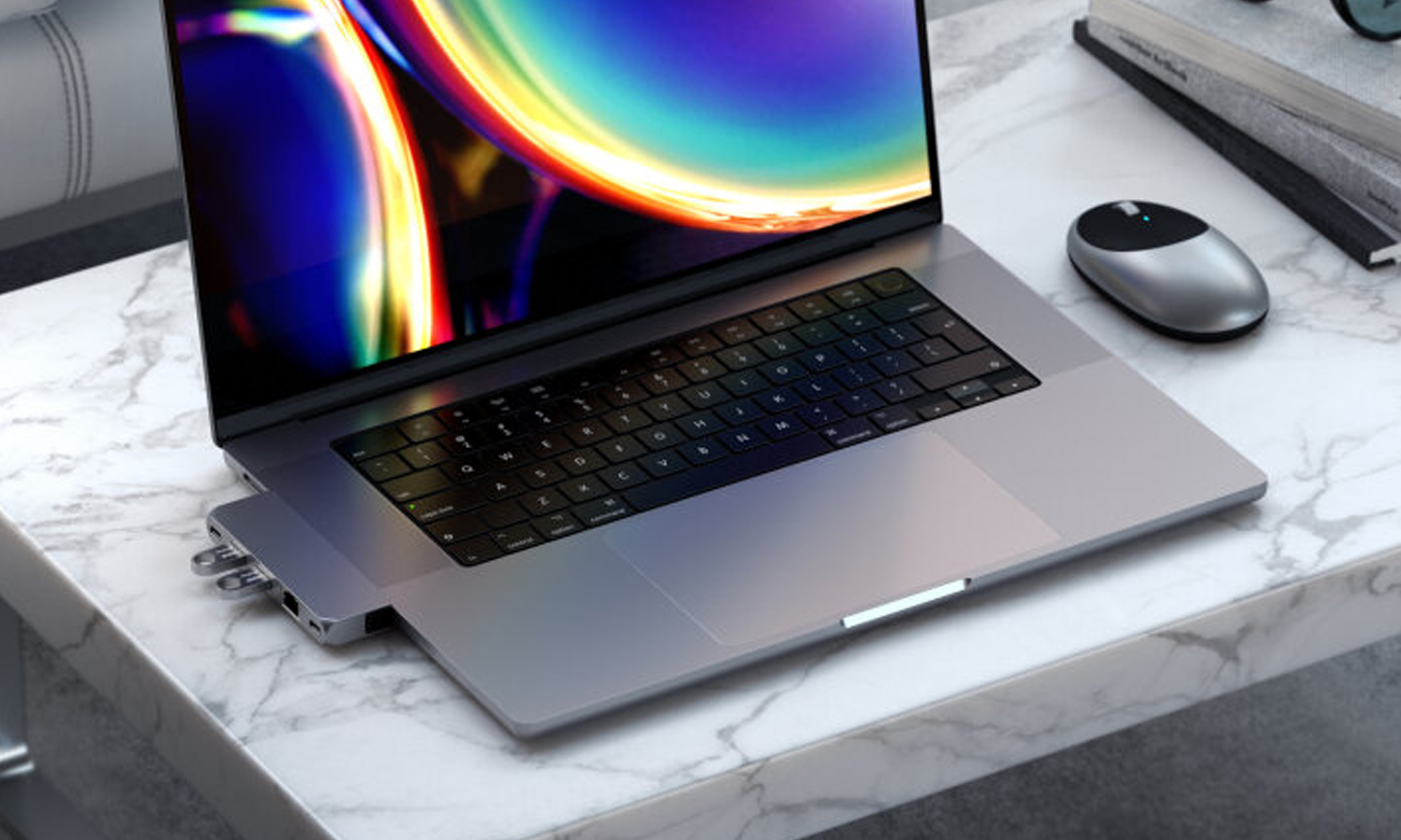 Satechi Pro Hub an einem Laptop