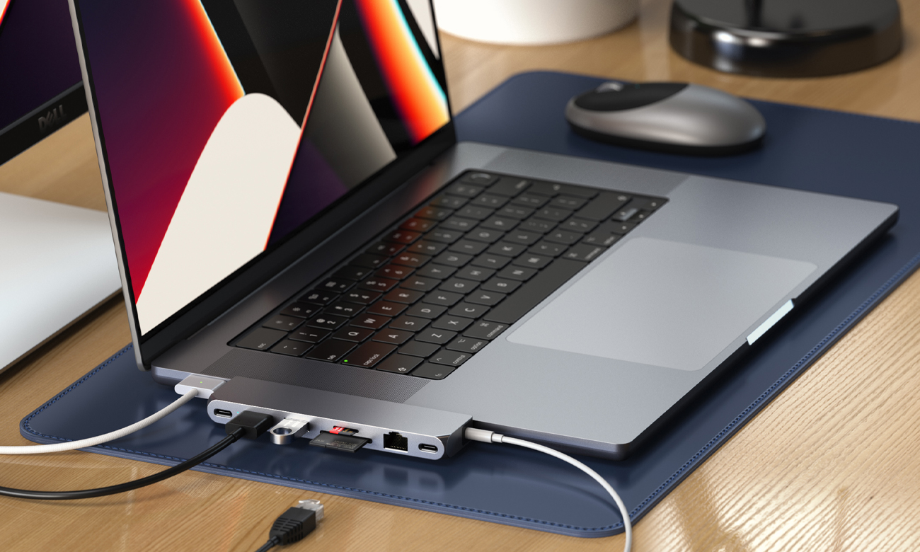 Satechi Pro Hub Max angeschlossen an Laptop