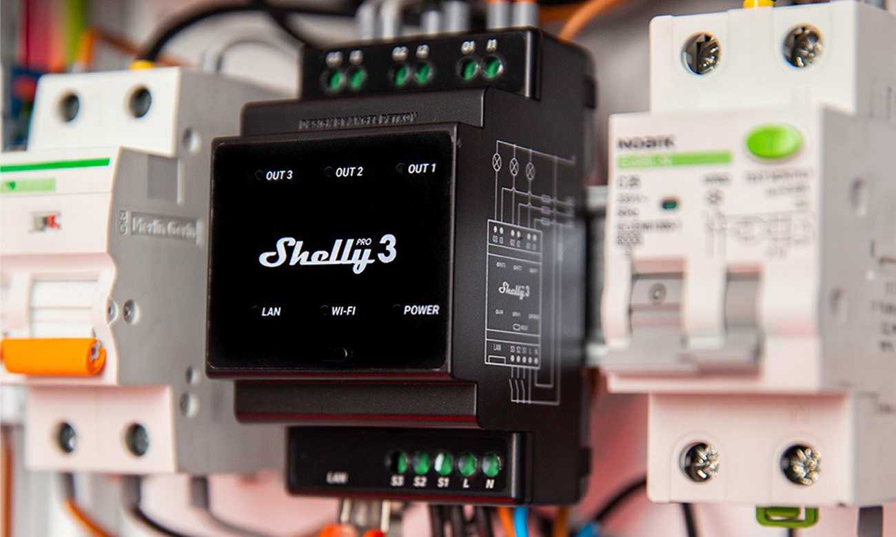 Dreikanaliger DIN-Schienenrelais Shelly Pro 3 Wi-Fi - Lifestyle-Grafik