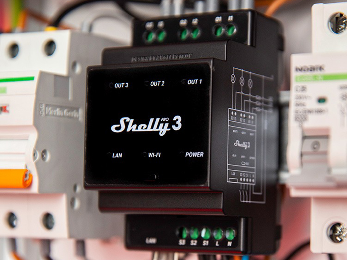 Dreikanaliger DIN-Schienenrelais Shelly Pro 3 Wi-Fi - Lifestyle-Grafik