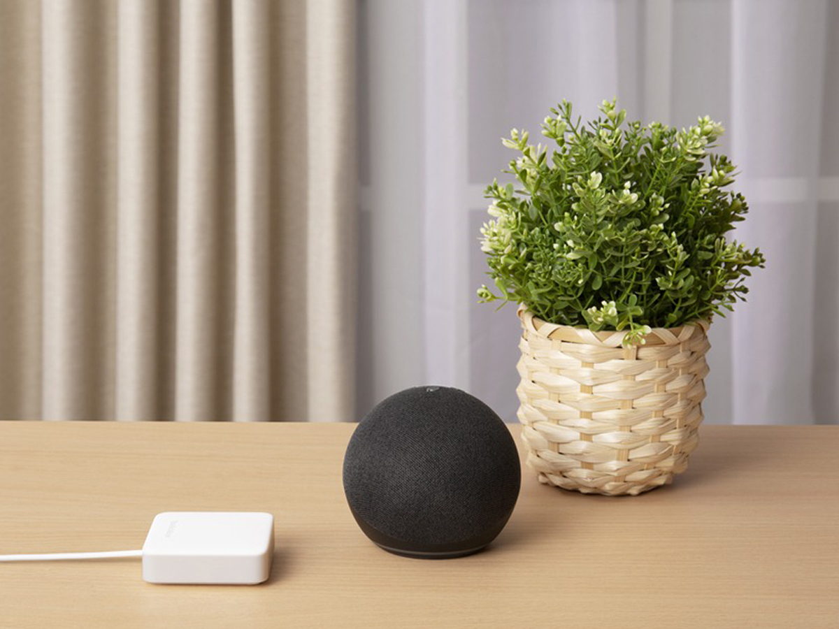 Intelligente Zentrale SwitchBot Hub Mini - Lifestyle-Grafik