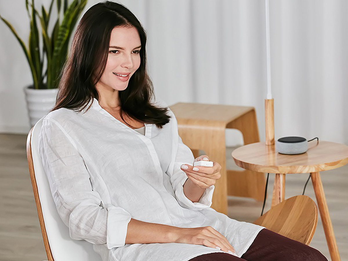 Pilot mit zwei Tasten SwitchBot Remote Control - Lifestyle-Grafik