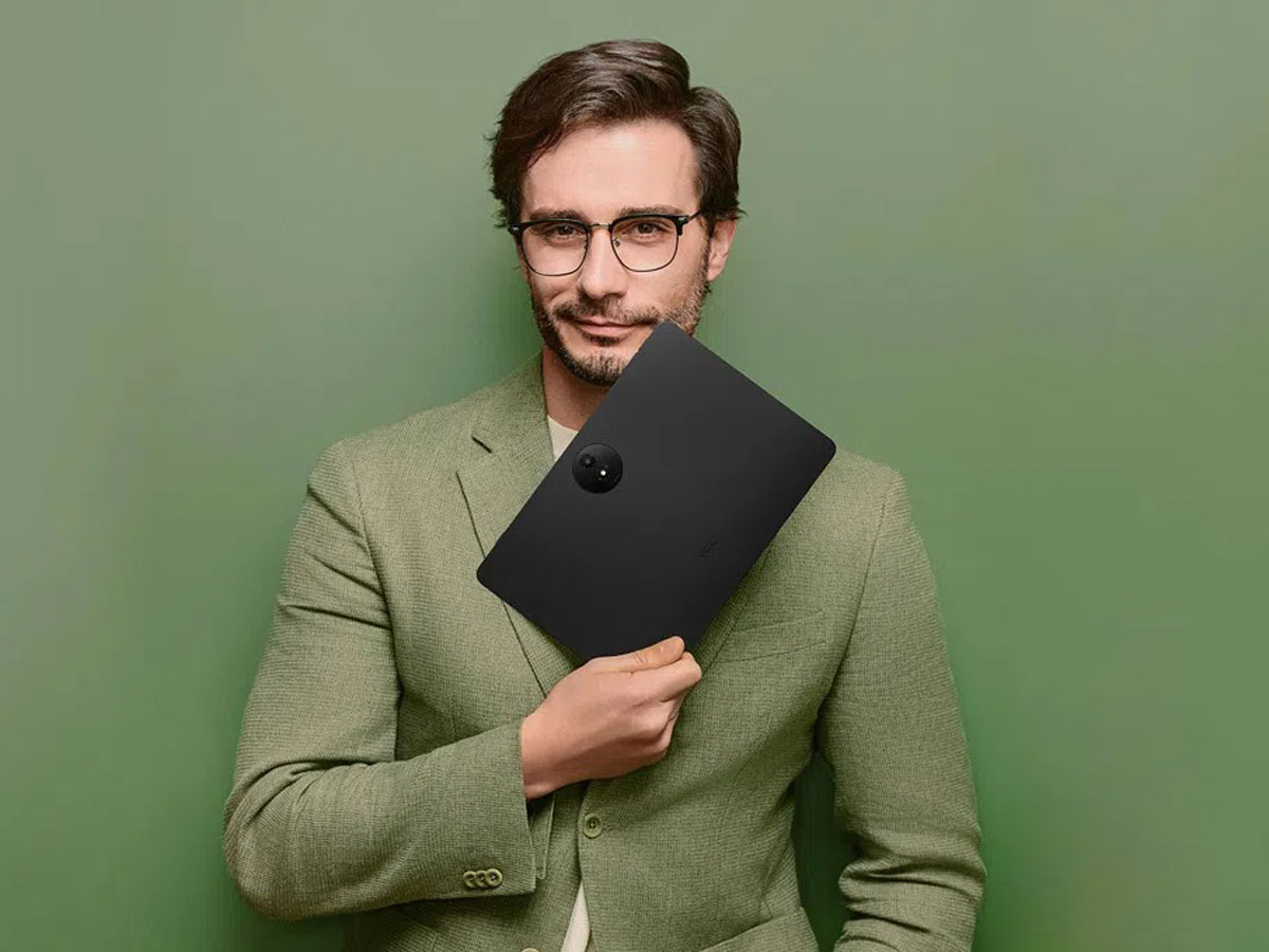 TCL NXTPAPER 11 Plus lifestyle