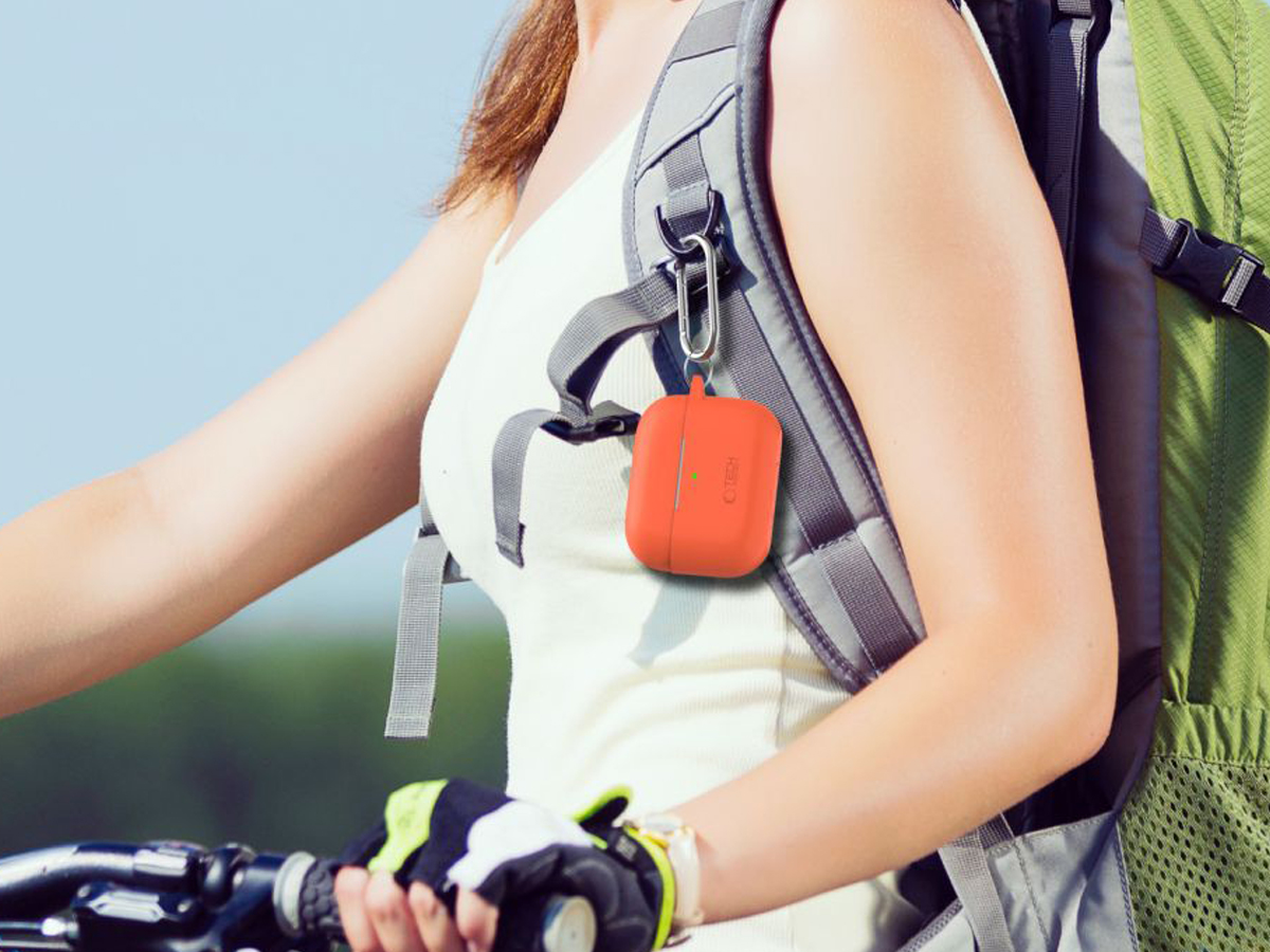 Tech-Protect Silicone Hook Hülle für Apple AirPods Pro (1.|2. Gen.) - Lifestyle-Grafik