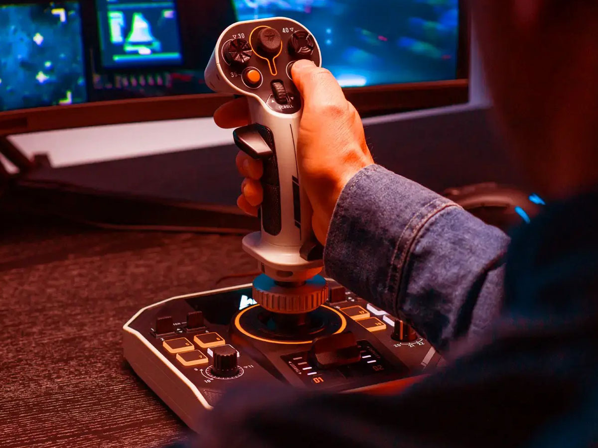 Thrustmaster SOL-R 1 Flightstick - Lifestyle-Grafik