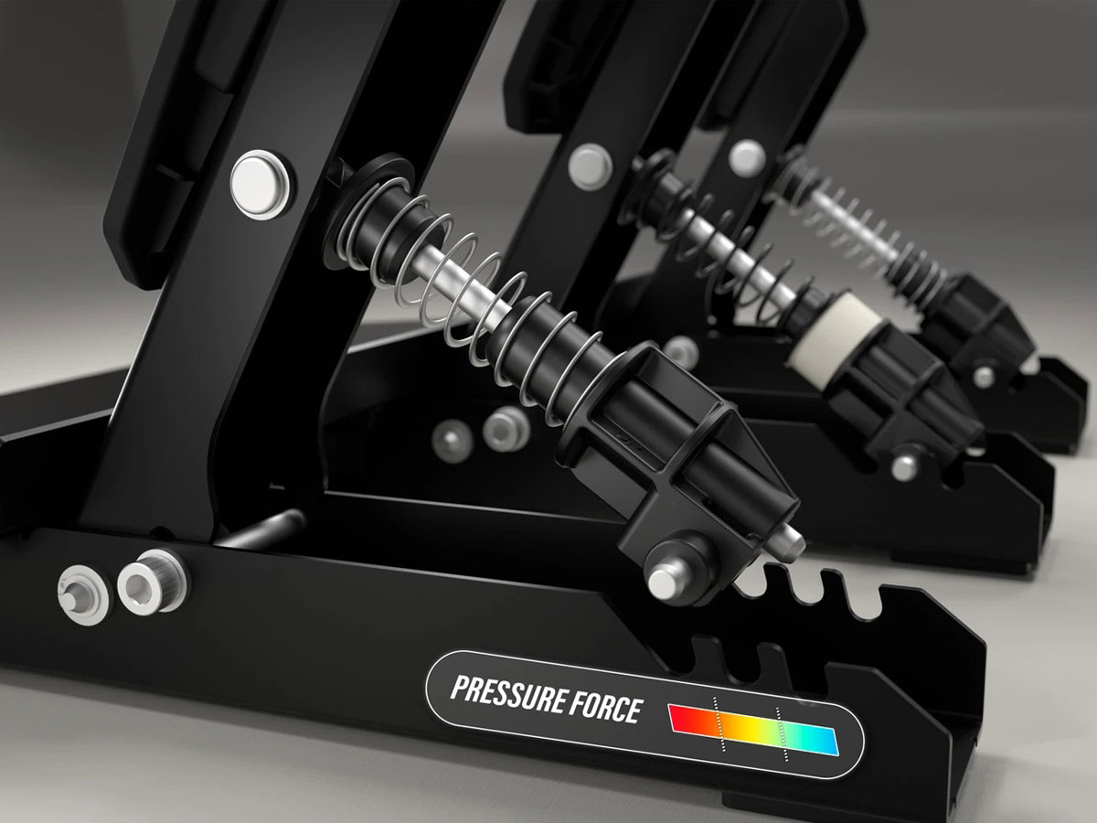Modulares Pedalset Thrustmaster Raceline Pedals III – Lifestyle-Darstellung