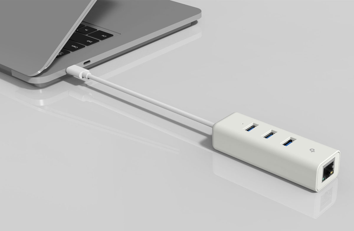 TP-Link UE330 Netzwerkkarte (10/100/1000 Mbit) USB 3.0 Typ C + HUB 3x USB 3.0 – Lifestyle-Grafik