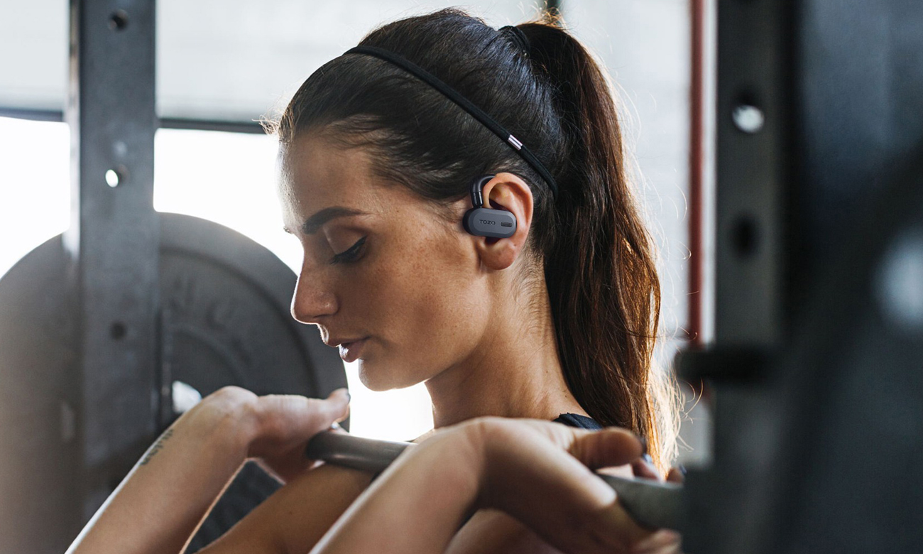 Słuchawki bezprzewodowe Tozo Open Buds Czarne - Grafika lifestyle