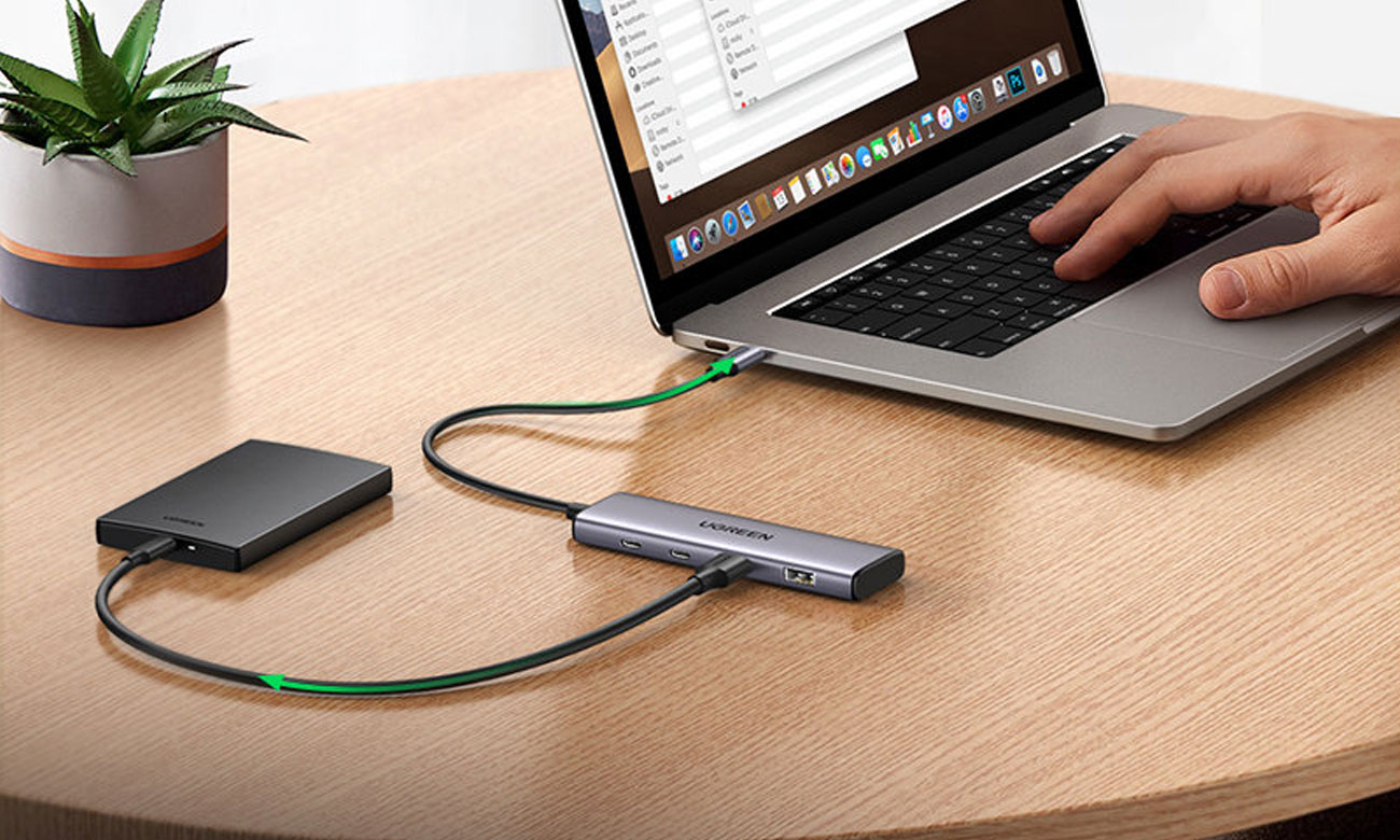 UGREEN USB-C HUB - 2 x USB-A / 2 x USB-C