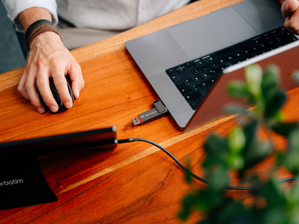 Verbatim Dual QuickStick laptop